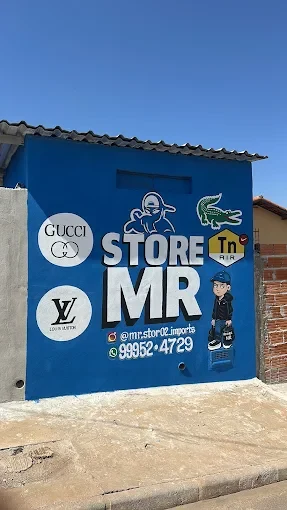 Fachada externa da loja Mr.stor com grafite Store Mr na R. Dr. Bergman Borges